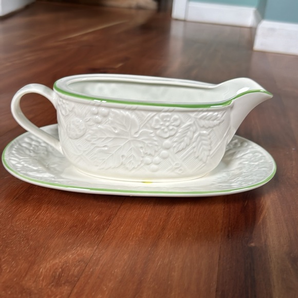 Mikasa English Garden Fruit cove Gravy Boat - Picture 2 of 6